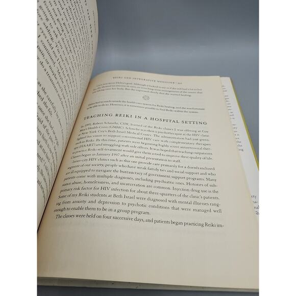 Reiki: A Comprehensive Guide by Miles, Pamela Hardback Dust Cover - Picture 9 of 11